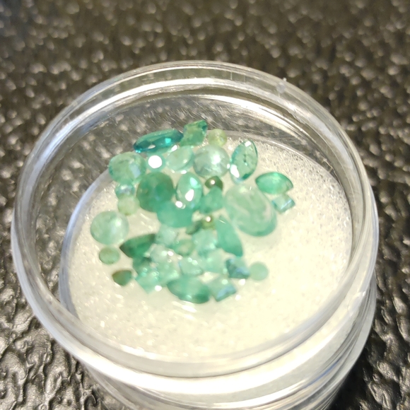 Faceted Mixed Emerald Gemstone # 155 - Picture 4 of 4